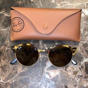Ray-Ban Clubround Sunglasses